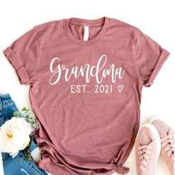 Grandma Pregnancy Announcement Unisex T-Shirt