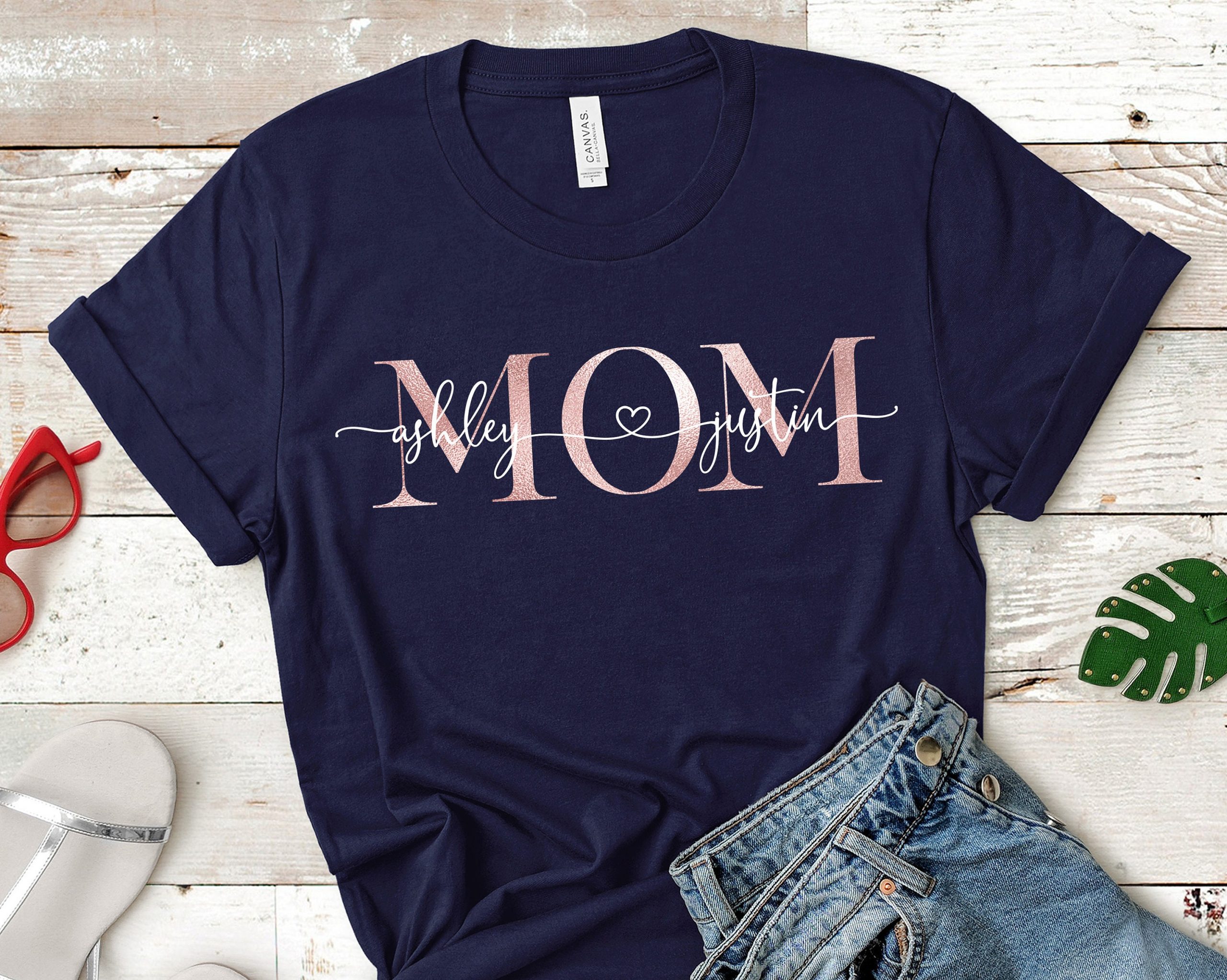 Mom Classic Unisex T-Shirt