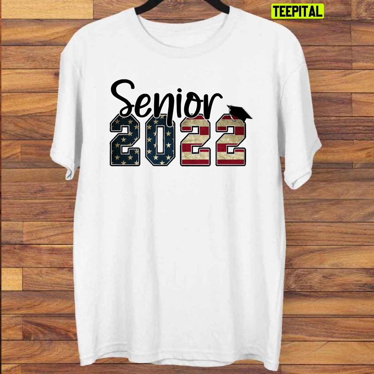 Senior 2022 American Flag Sweatshirt T-Shirt