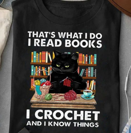 Black Cat That’s What I Do I Crochet And I Know Things Unisex T-Shirt
