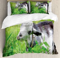 Goat Eating Grass Bedding Set