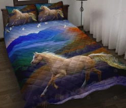 Horse And Green Grassland Bedding Set