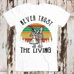 Never Trust The Living Beetlejuice 80s Horror Retro Vintage Funny Cool T-Shirt