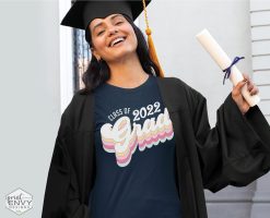 Class Of 2022 Grad Vintage Design Graduation Day Unisex T-Shirt