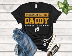 Classic Style Promoted To Daddy Est 2022 Happy Father’s Day Unisex T-Shirt