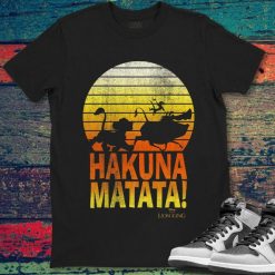 Disney Lion King Hakuna Matata Retro Group Shot T-Shirt