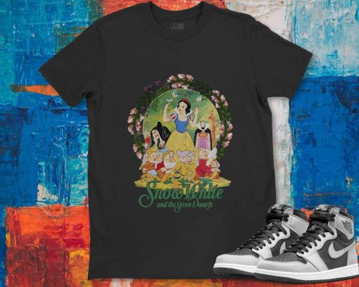 Disney Snow White Main Cast Flower Ring Graphic Unisex Gift T-Shirt