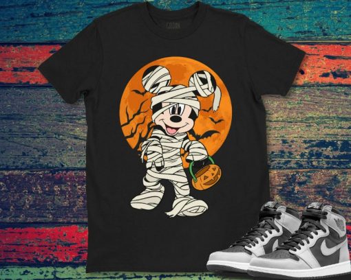 Mickey Mummy Holding Pumpkin Halloween Night Graphic Unisex Gift T-Shirt