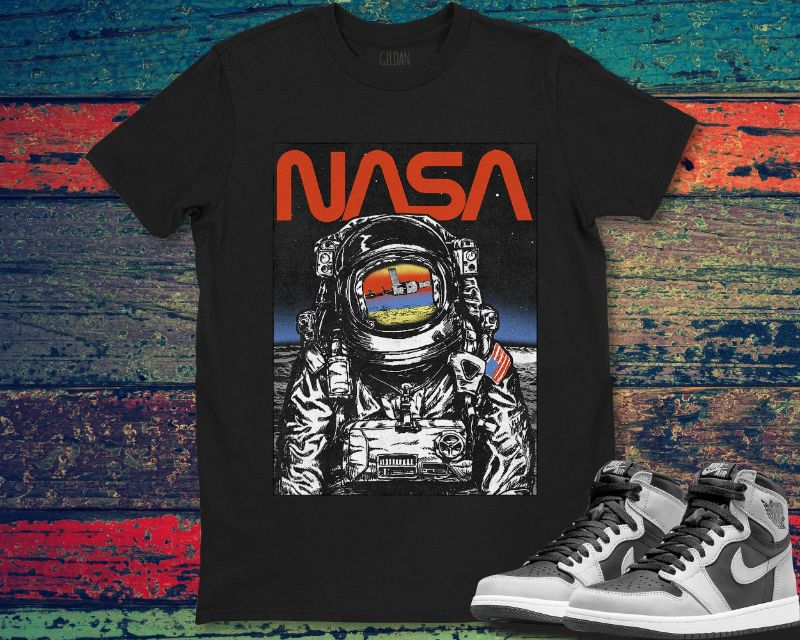 NASA Astronaut Moon Reflection Vintage Retro Unisex Gift T-Shirt