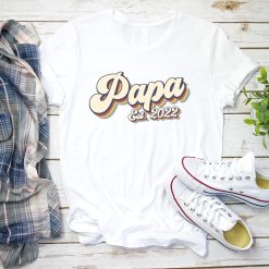 Retro Papa Est 2022 Happy Father’s Day Unisex T-Shirt