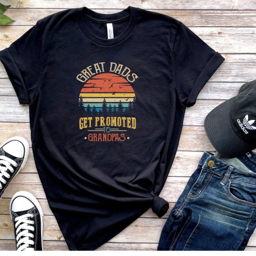 Vintage Sunset Great Dads Get Promoted To Grandpas Happy Father’s Day Unisex T-Shirt