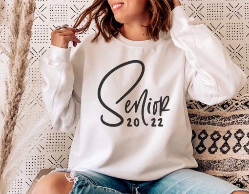 Handwritten Style Senior 2022 Graduation Day Unisex T-Shirt