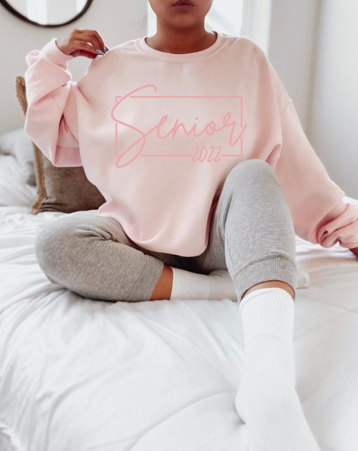 Handwritten Style Senior 2022 Sunisex Sweatshirt Graduation Day Unisex T-Shirt