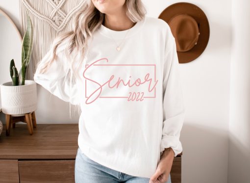 Handwritten Style Senior 2022 Sunisex Sweatshirt Graduation Day Unisex T-Shirt