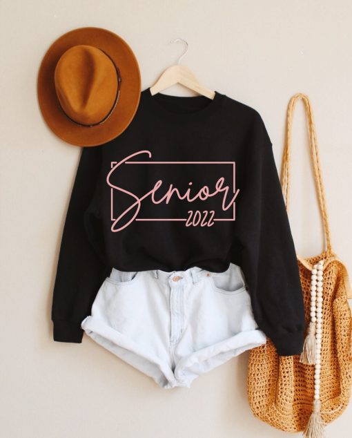 Handwritten Style Senior 2022 Sunisex Sweatshirt Graduation Day Unisex T-Shirt