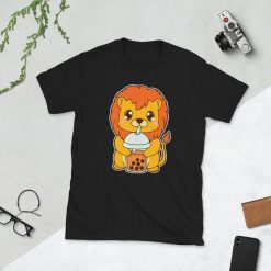 Kawaii Cute Boba Lion Leo Cub Animal Lover Asian Food Foodie Thai Iced Tea Bubble Pearl Milk Tea Short-Sleeve Unisex T-Shirt