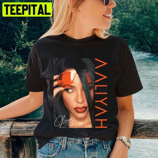 Picture With Singature Aaliyah Unisex T-Shirt