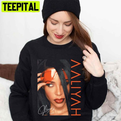 Picture With Singature Aaliyah Unisex T-Shirt