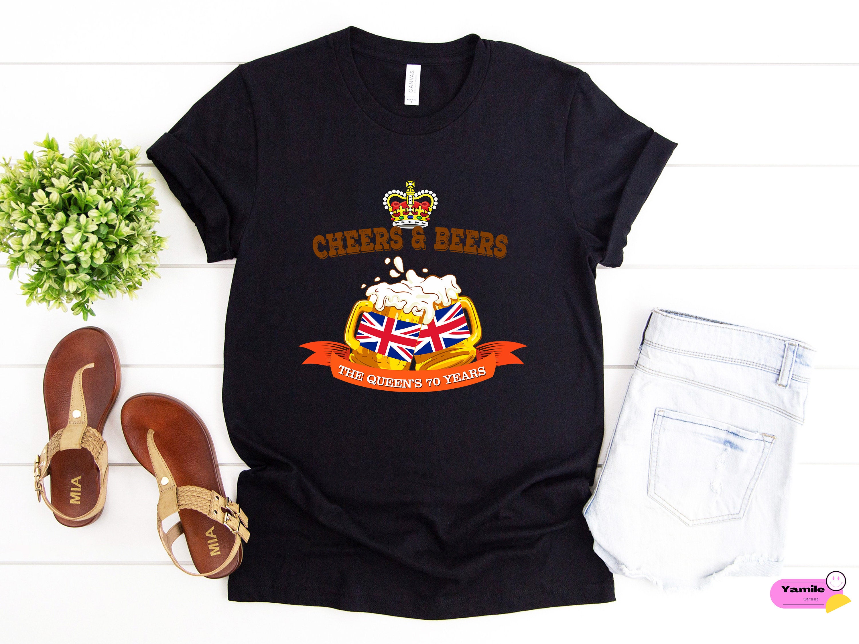 Cheers & Beers The Queen’s 70 Years Queen Elizabeth Platinum Jubilee Party 2022 Unisex T-Shirt