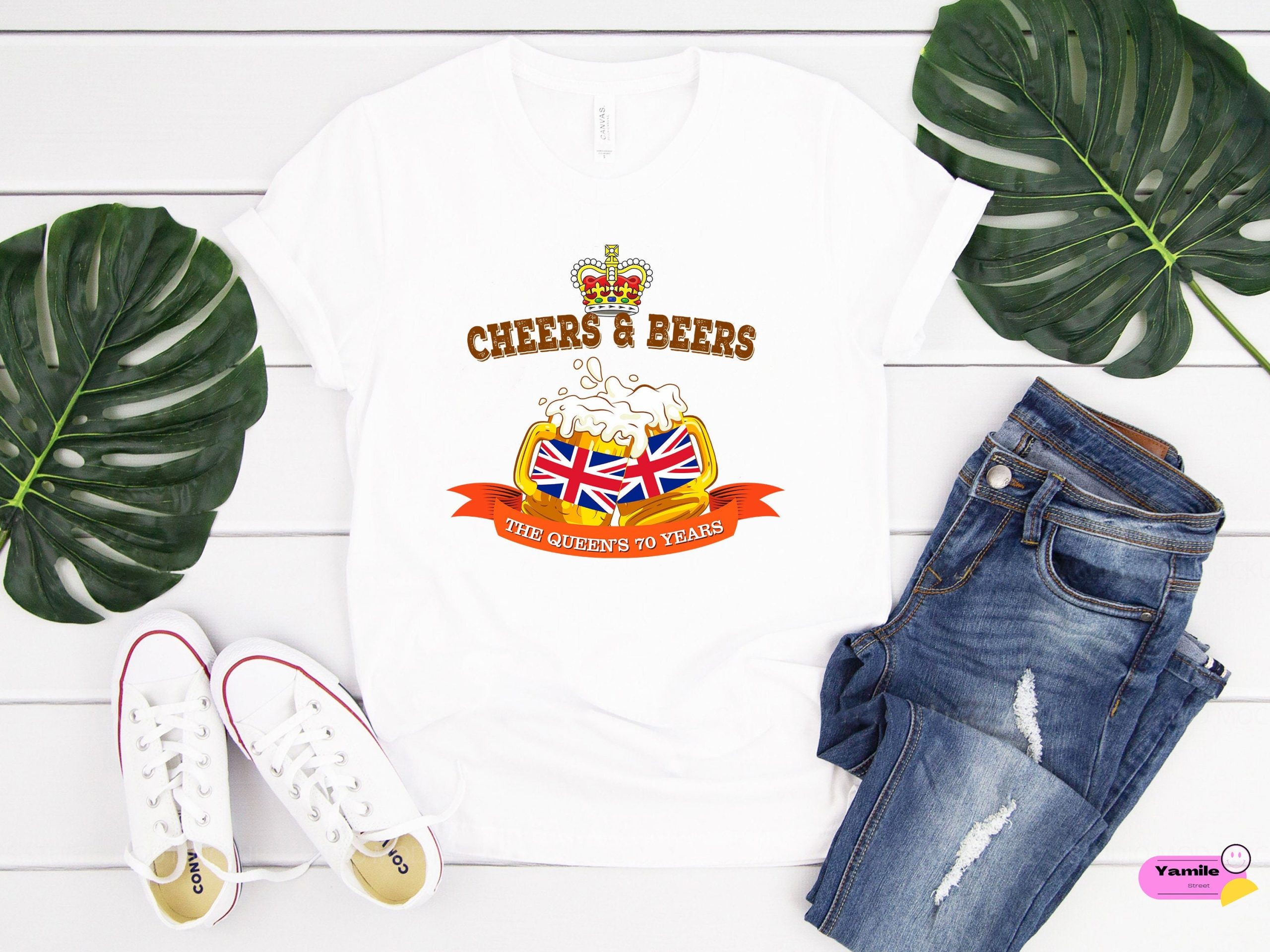 Cheers & Beers The Queen's 70 Years Queen Elizabeth Platinum Jubilee Party 2022 Unisex T-Shirt