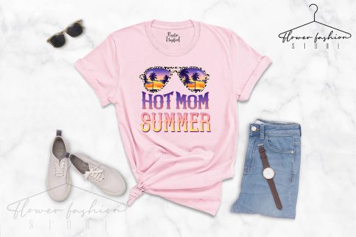 Hot Mom Summer Retro Beach For Mom Vacation Unisex T-Shirt