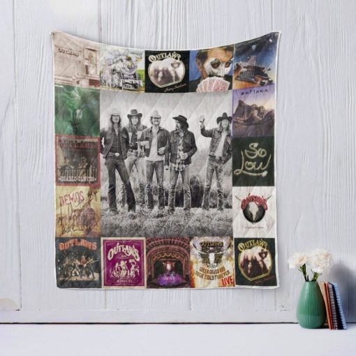 Outlaws Quilt Blanket