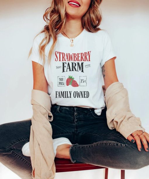 Strawberry Farm Garden Lover Unisex T-Shirt