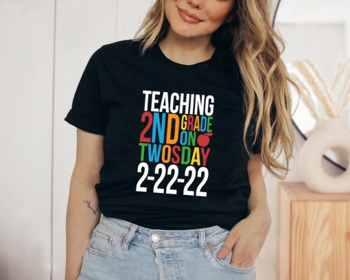 Teacher 2nd Grade On Twosday 2-22-2022 Unisex T-Shirt