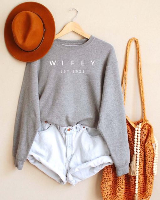 Wifey Est 2022 Unisex Sweatshirt