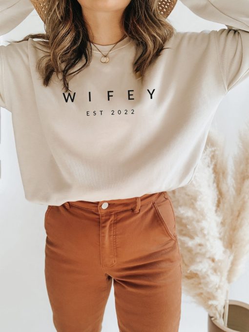 Wifey Est 2022 Unisex Sweatshirt