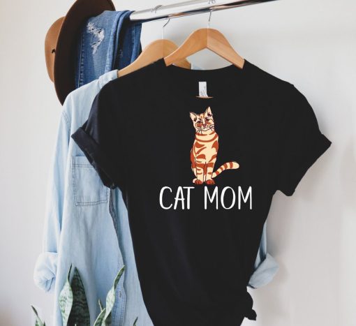 Cat Mom Unisex T-Shirt