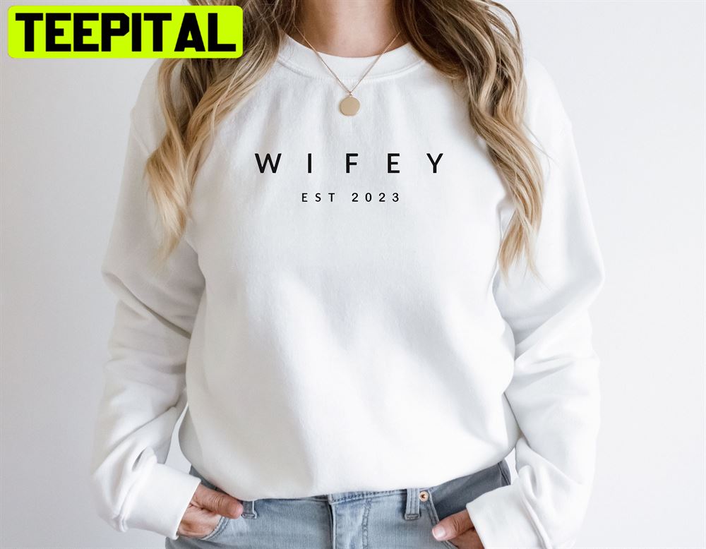 Funny Wifey Est 2023 Unisex Sweatshirt