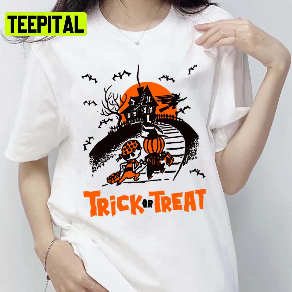 Haunted House Tall Design For Halloween Trick Or Treat Unisex T-Shirt