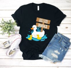 Just A Girl Who Loves Ducks Unisex T-Shirt