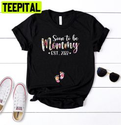 Promoted To Mommy Est 2022 Unisex T-Shirt