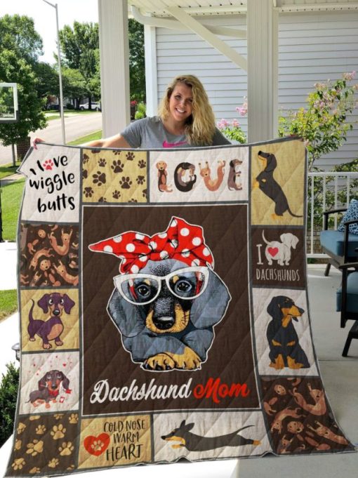 Dachshund Mom Quilt Blanket