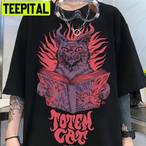 Goth Witch Totem Cat Trending Unisex T-Shirt