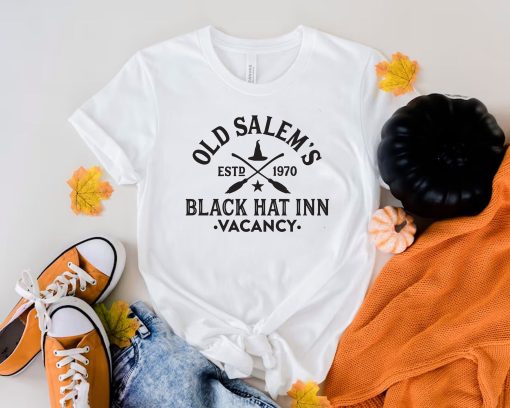 Old Salem’s Est Witch Party Crow Black Hat Inn Disney Halloween Unisex T-Shirt