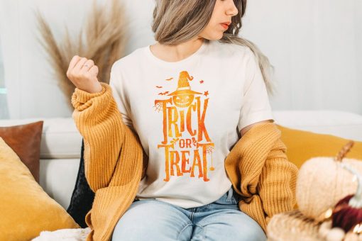 Trick Or Treat Pumpkin Costume Witch Hat Disney Halloween Unisex T-Shirt