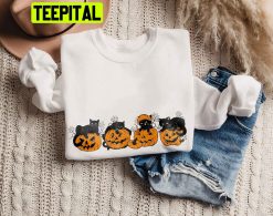 Vintage Black Cat On Pumpkin Halloween Unisex Sweatshirt