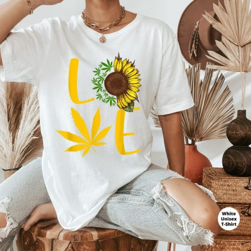 Hippie Clothes Stoner Gifts Love Flowers T-Shirt