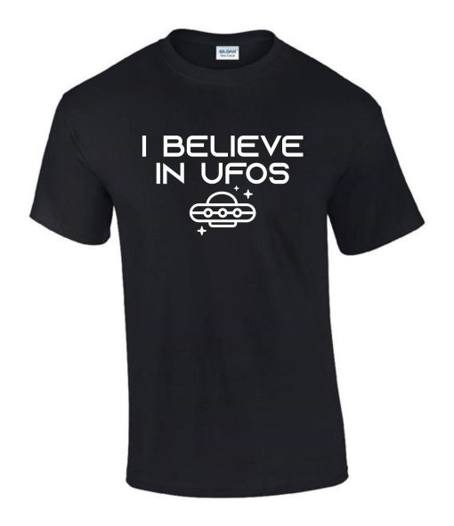 I Believe in UFOs Aliens Gift Idea Funny Rude Men’s Ladys T-Shirt