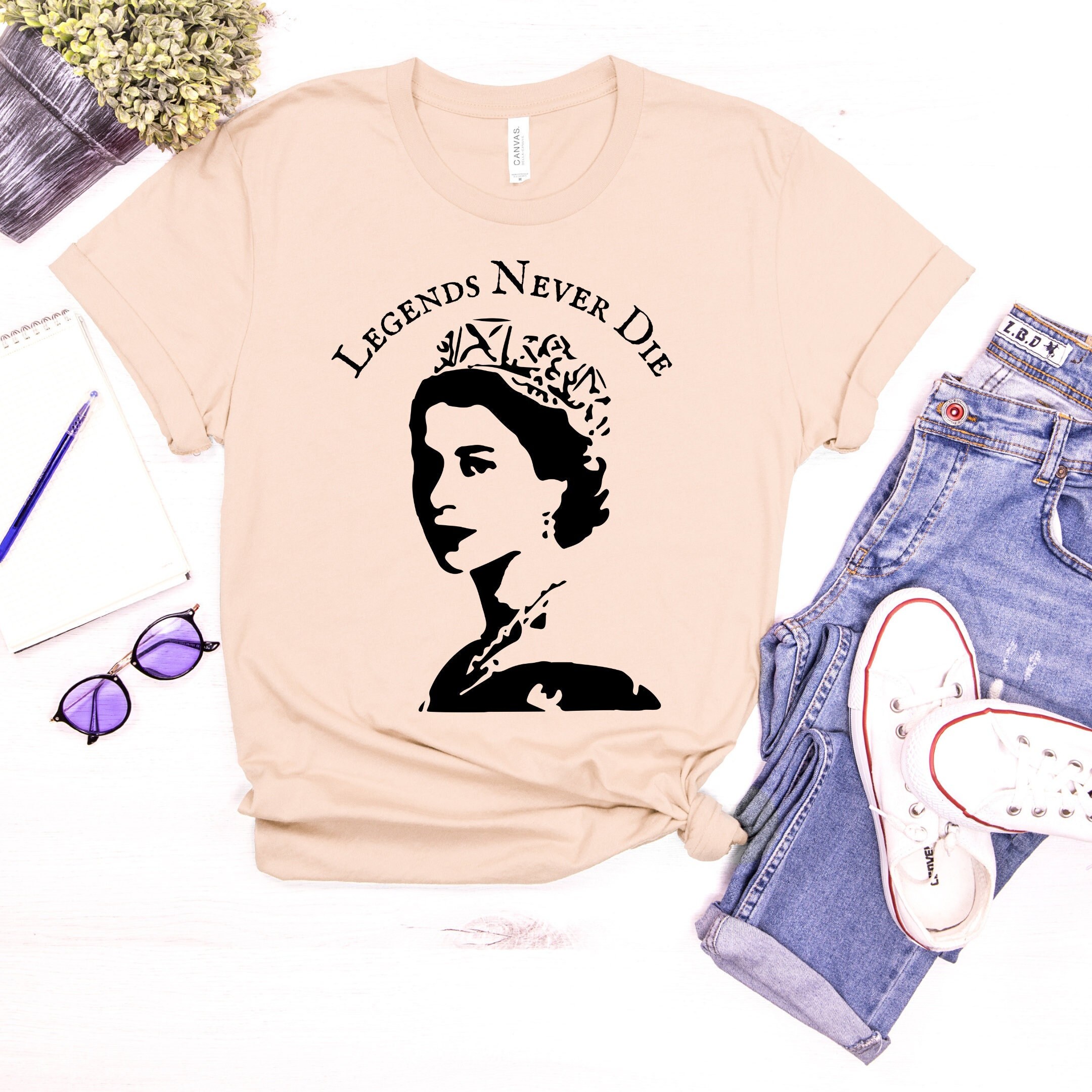 Legends Never Die The Royal Family 1952-2022 Platinum Jubilee British Monarch Rip Queen Elizabeth Ii Shirt