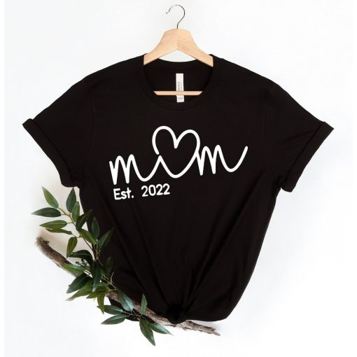 Mom Est 2022 T- Shirt