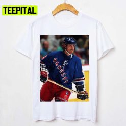 An Old Design Of Ice Hockey Legend Wayne Gretzky Unisex T-Shirt