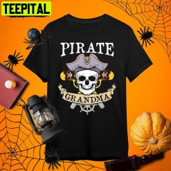 Pirate Grandma Matching Family Grandma Halloween Retro Art Unisex T-Shirt