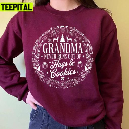 Grandma Never Runs Out Of Hugs And Cookies Christmas Unisex Sweatshirt